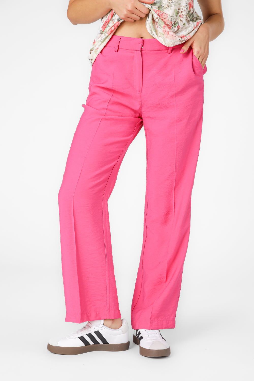 מכנסיים לנשים בצבע ורוד 
