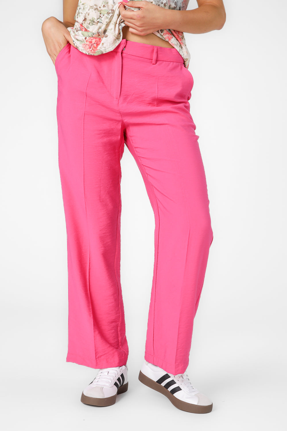 מכנסיים לנשים בצבע ורוד 
