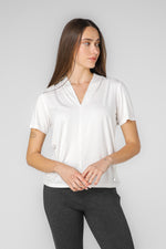 טישירט לנשים בצבע לבן