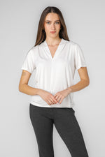 טישירט לנשים בצבע לבן