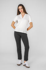 טישירט לנשים בצבע לבן