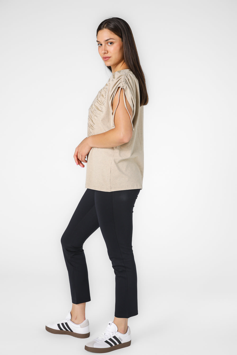 טישירט לנשים בצבע בז' 