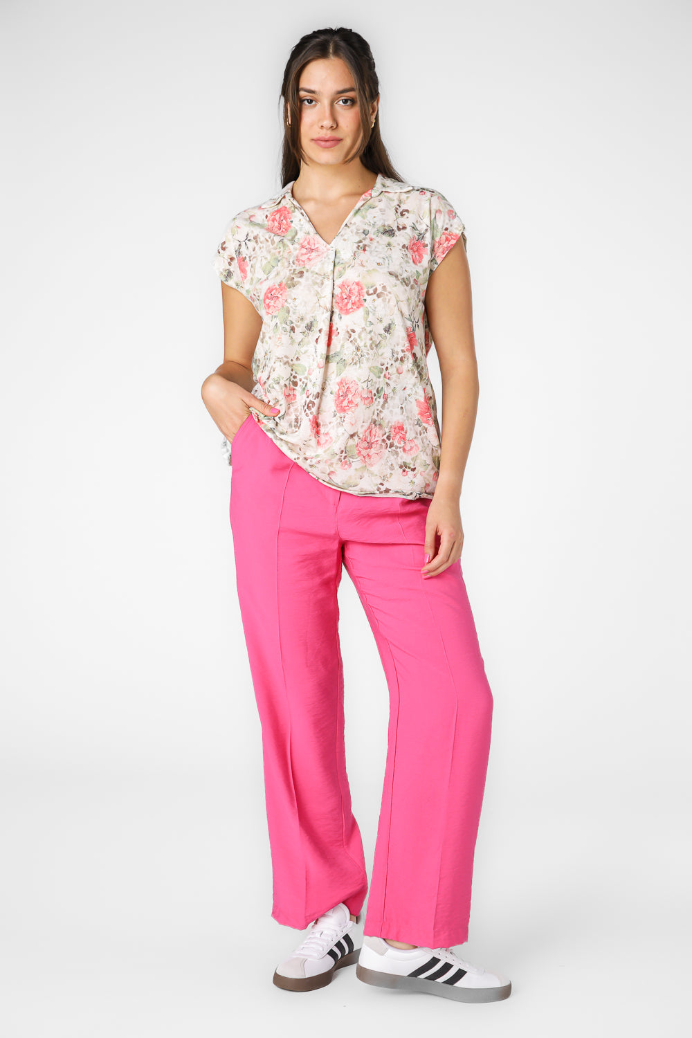 טישירט לנשים עם צווארון והדפס פרחוני 
