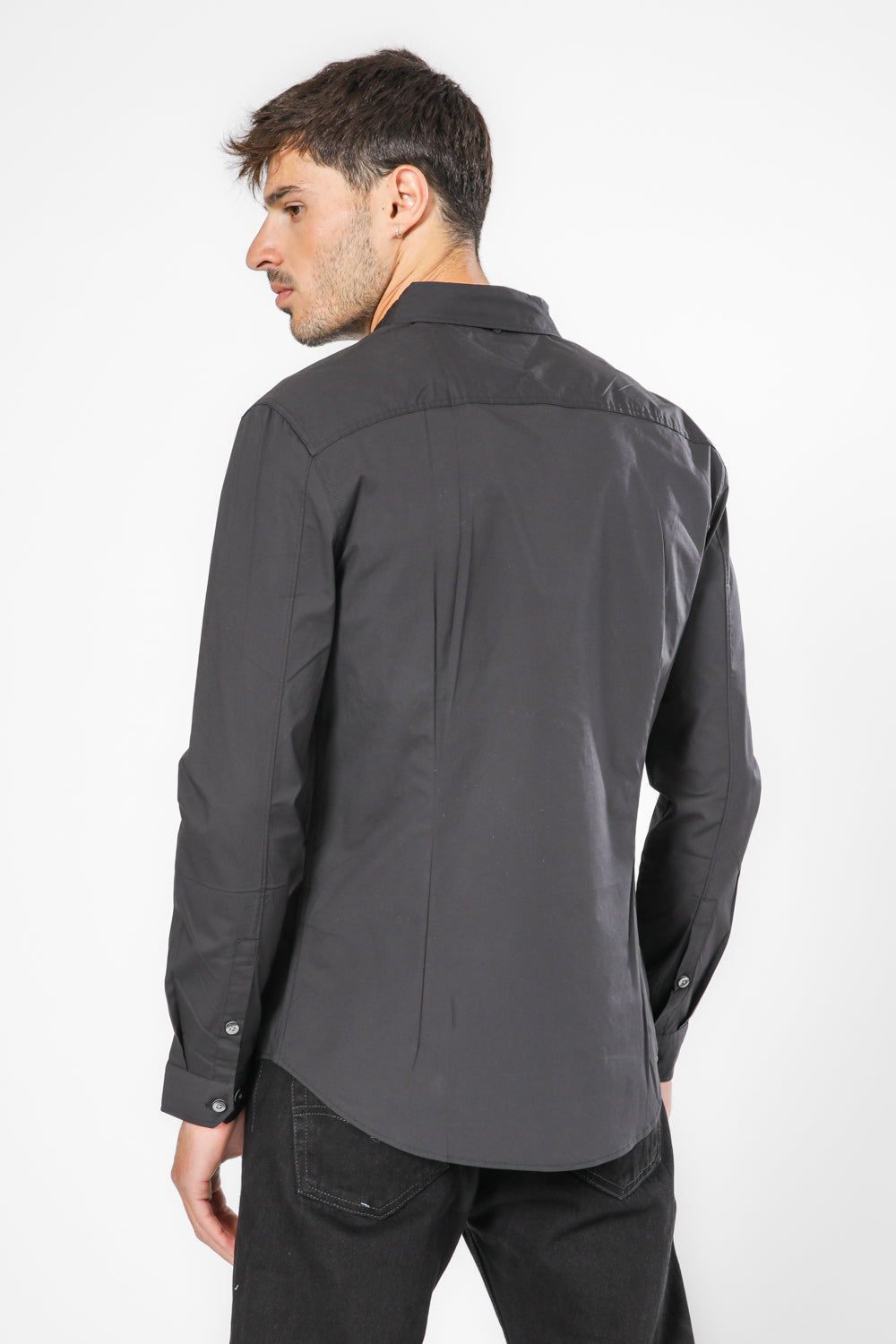 מכופתרת STRETCH בצבע שחור