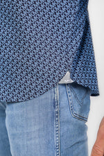 חולצה מכופתרת PRINT MODERN בצבע נייבי - MASHBIR//365