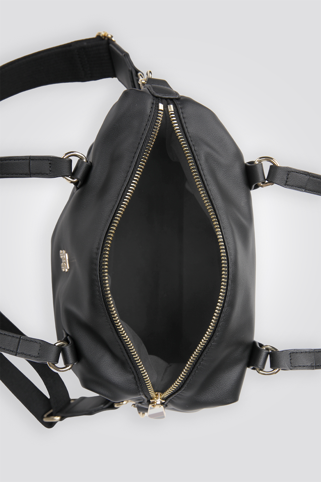 תיק יד לנשים בצבע שחור 
