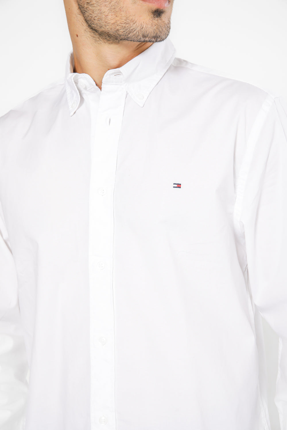 מכופתרת FLEX POPLIN בצבע לבן