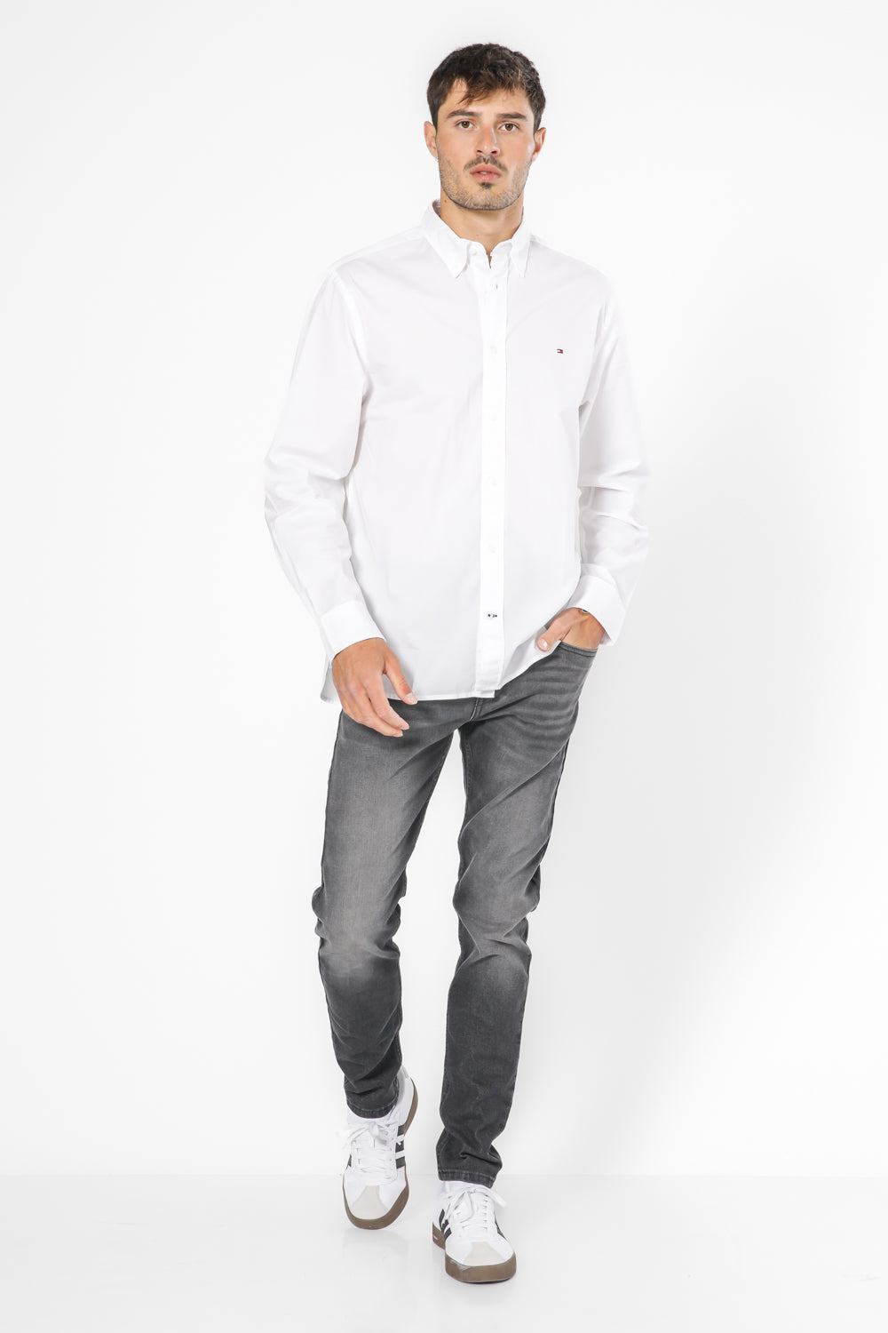 מכופתרת FLEX POPLIN בצבע לבן