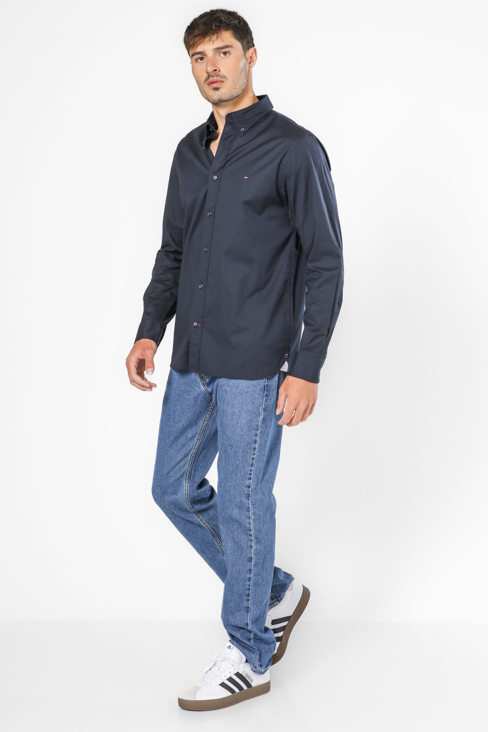 מכופתרת FLEX POPLIN בצבע כחול