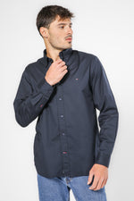 מכופתרת FLEX POPLIN בצבע כחול