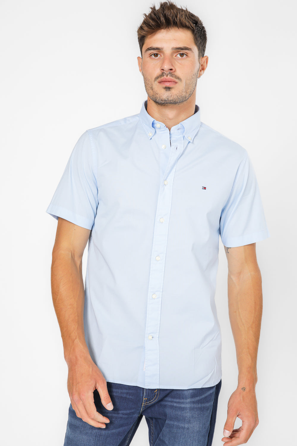 חולצה מכופתרת קצרה לגברים בצבע תכלת