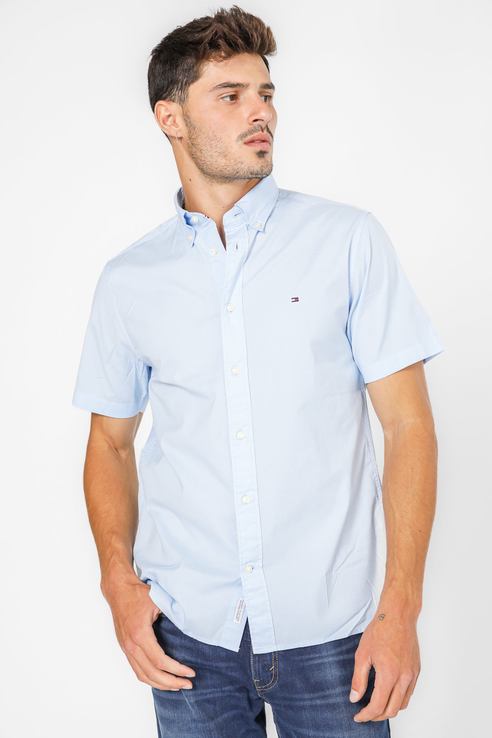 חולצה מכופתרת קצרה לגברים בצבע תכלת