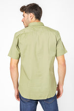 חולצה מכופתרת קצרה לגברים בצבע ירוק