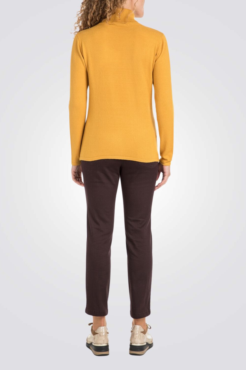 חולצת בייסיק ג'רסי צווארון גולף בצבע חרדל