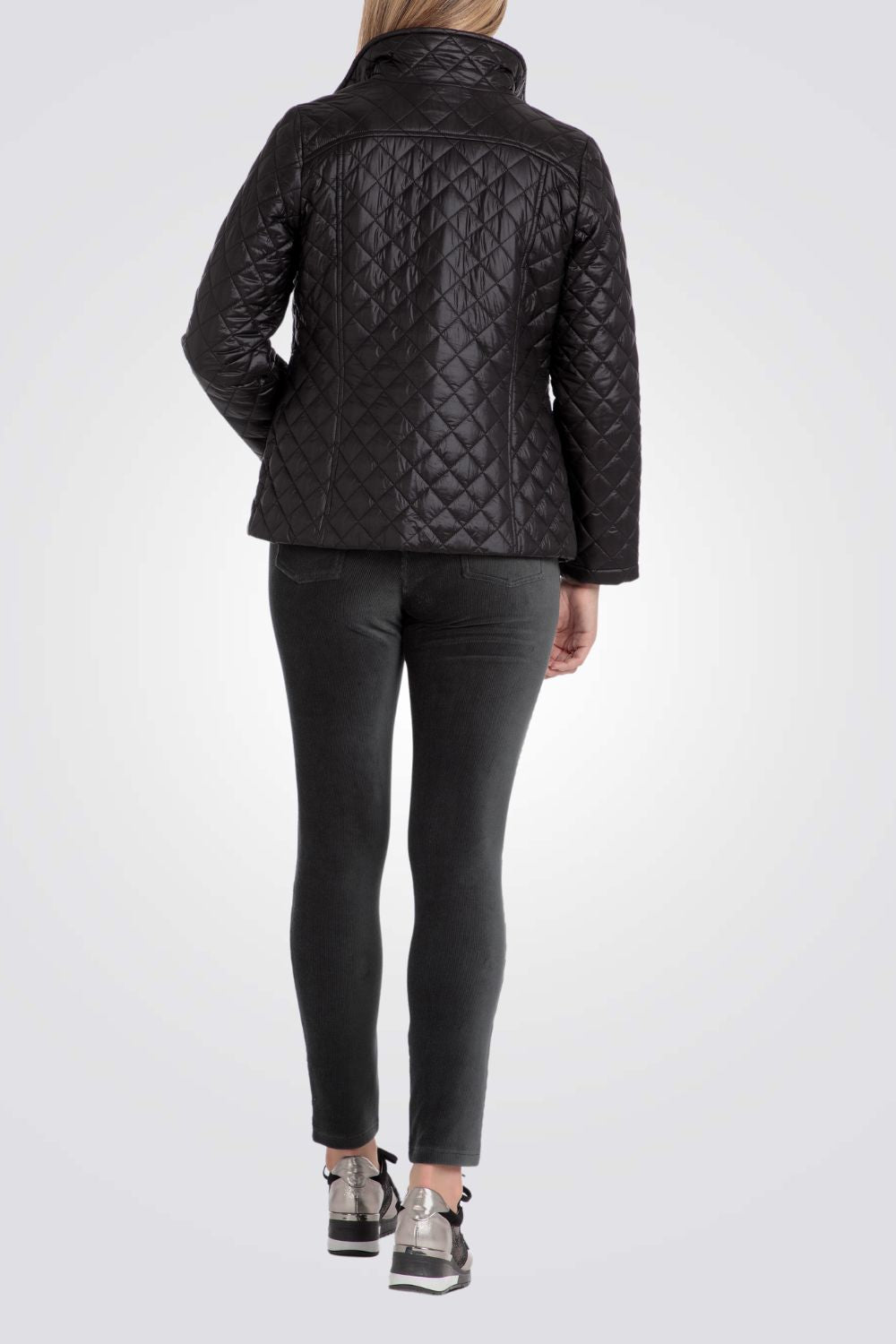 מעיל מרופד דק צווארון גבוה בצבע שחור