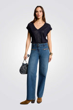 טישירט גימור נצנצים בצבע נייבי