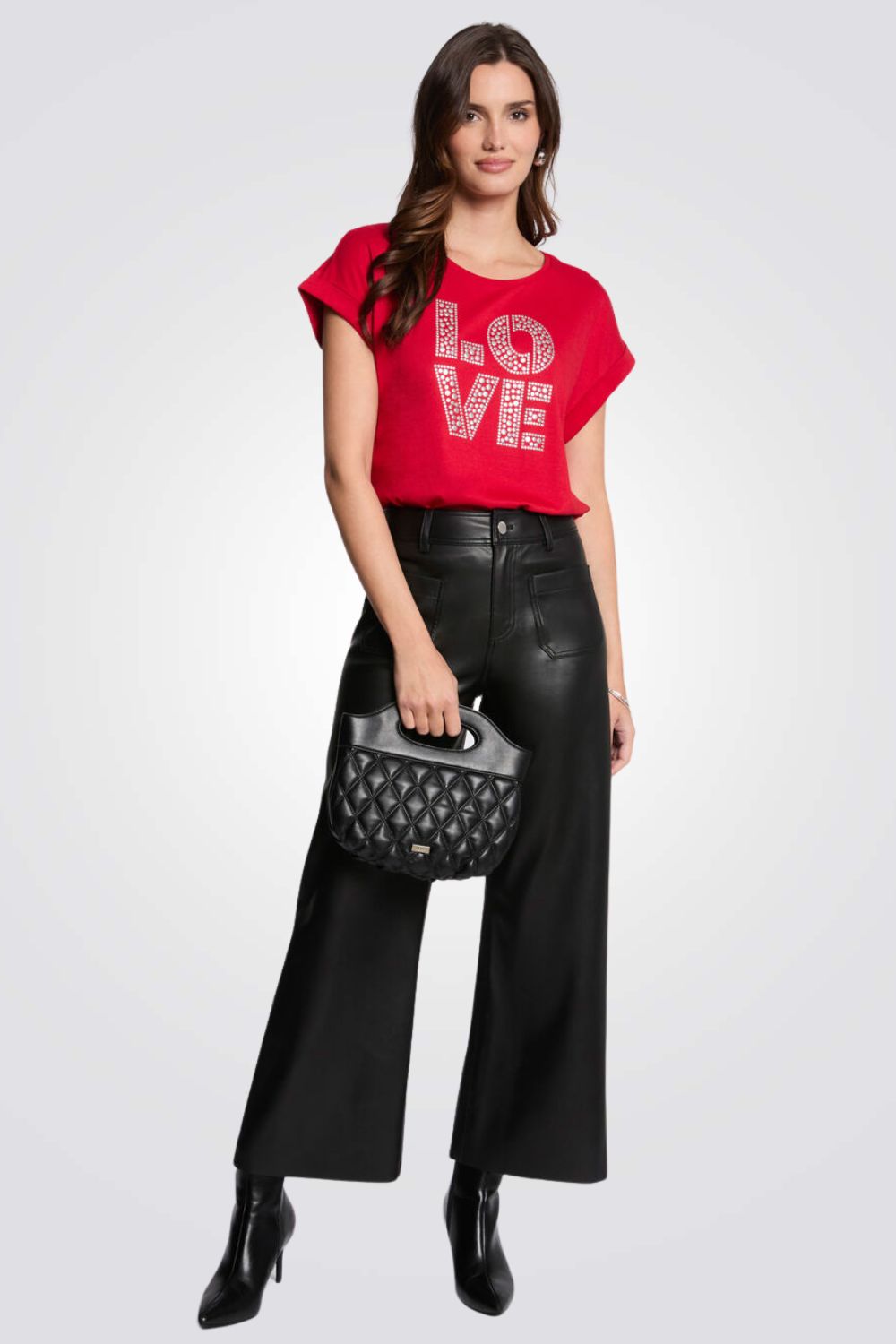 טישירט LOVE עם עיטור ניטים