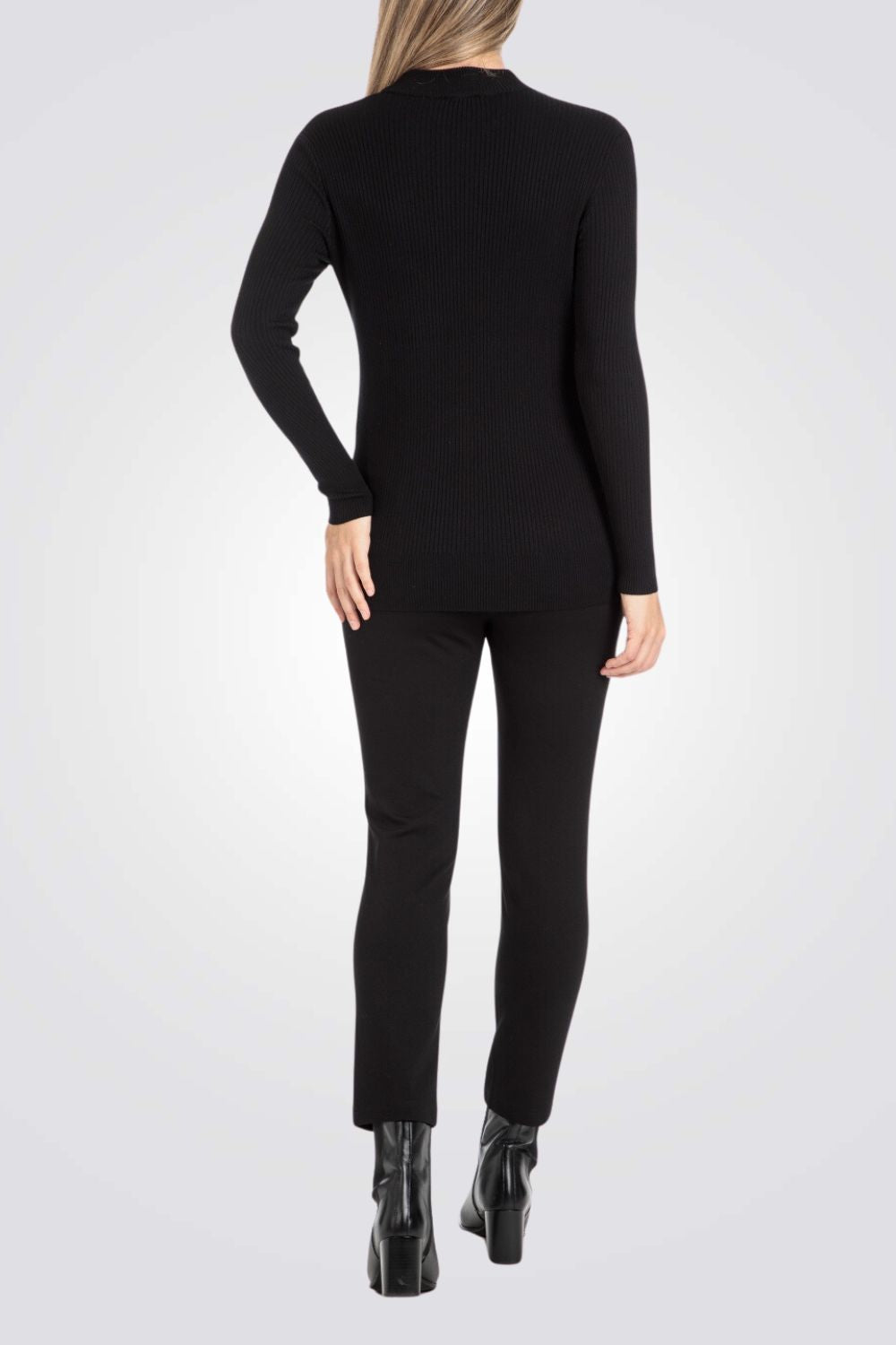 סריג ג'רסי ריב צווארון גבוה בצבע שחור