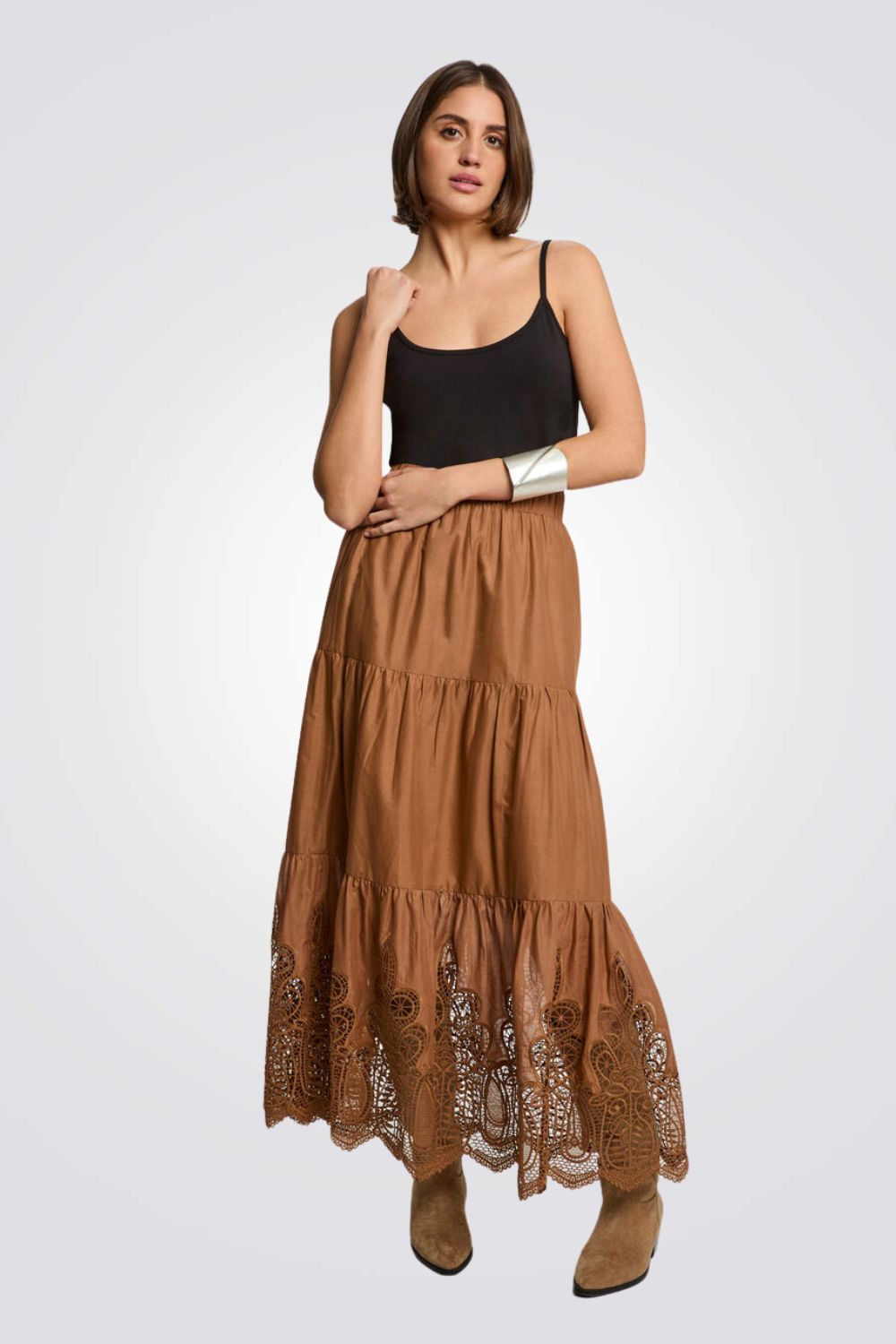 גופיה בייסיק כתפיות דקות בצבע שחור