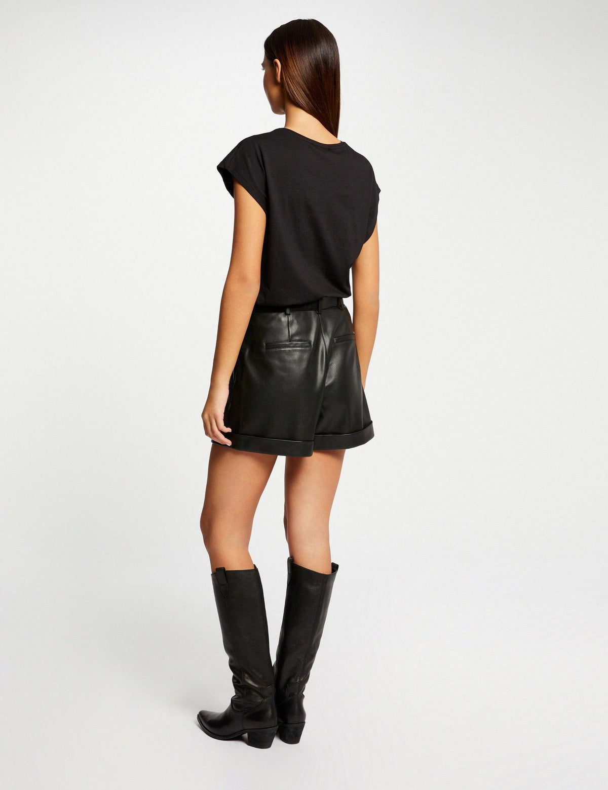 טישירט הדפס קצרה בצבע שחור - MASHBIR//365