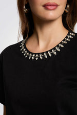 טישירט אוברסייז עיטור תכשיט בצבע שחור