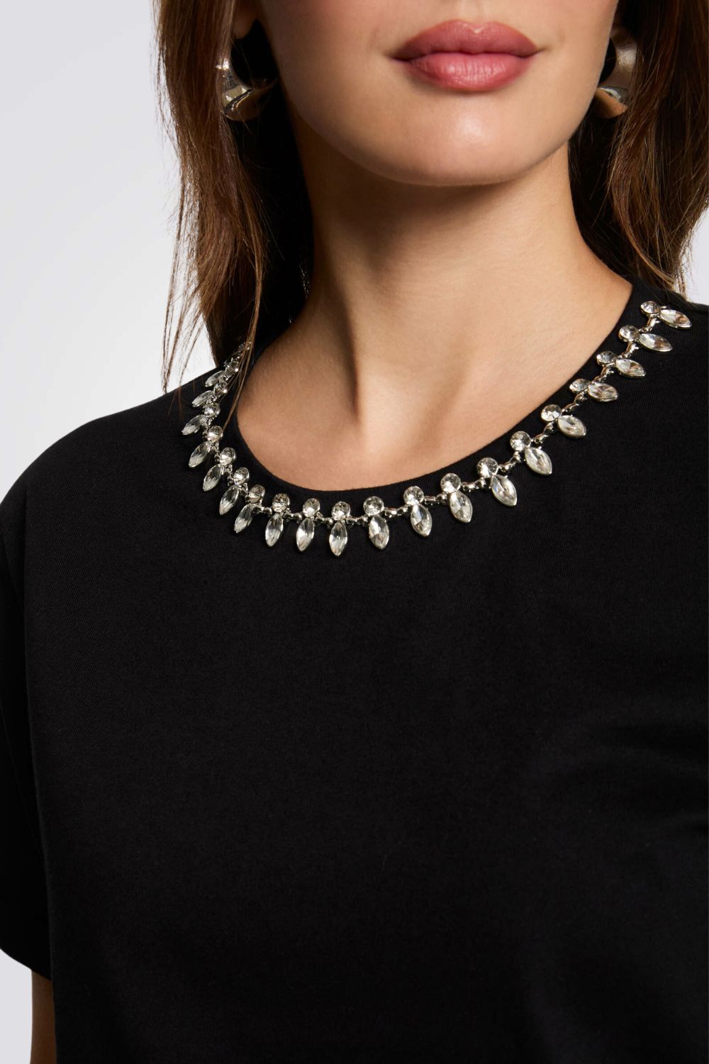 טישירט אוברסייז עיטור תכשיט בצבע שחור