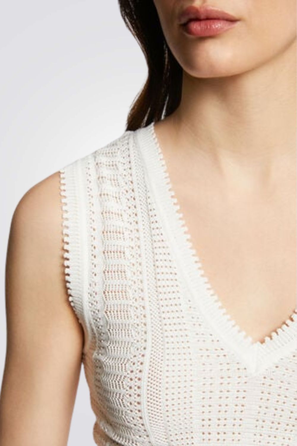 טופ סריג קרושה בצבע לבן