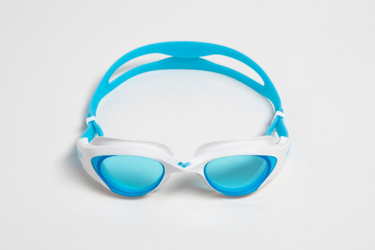 משקפת שחייה ONE בצבע לבן ותכלת - MASHBIR//365