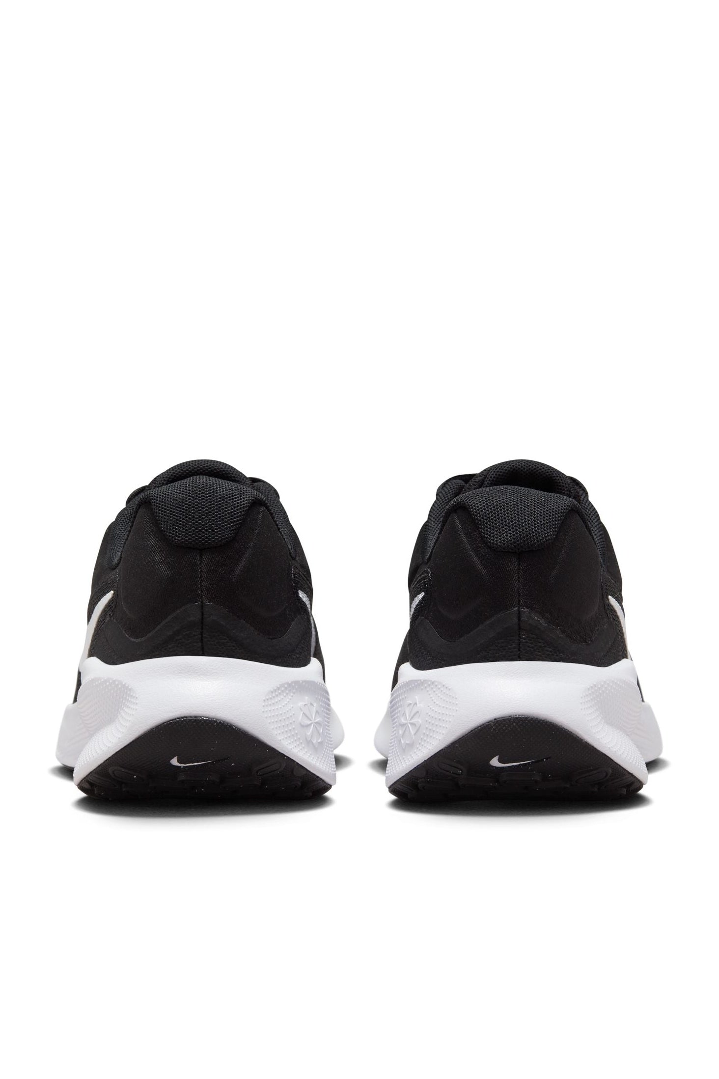נעלי ספורט לנשים Revolution 7 בצבע שחור ולבן