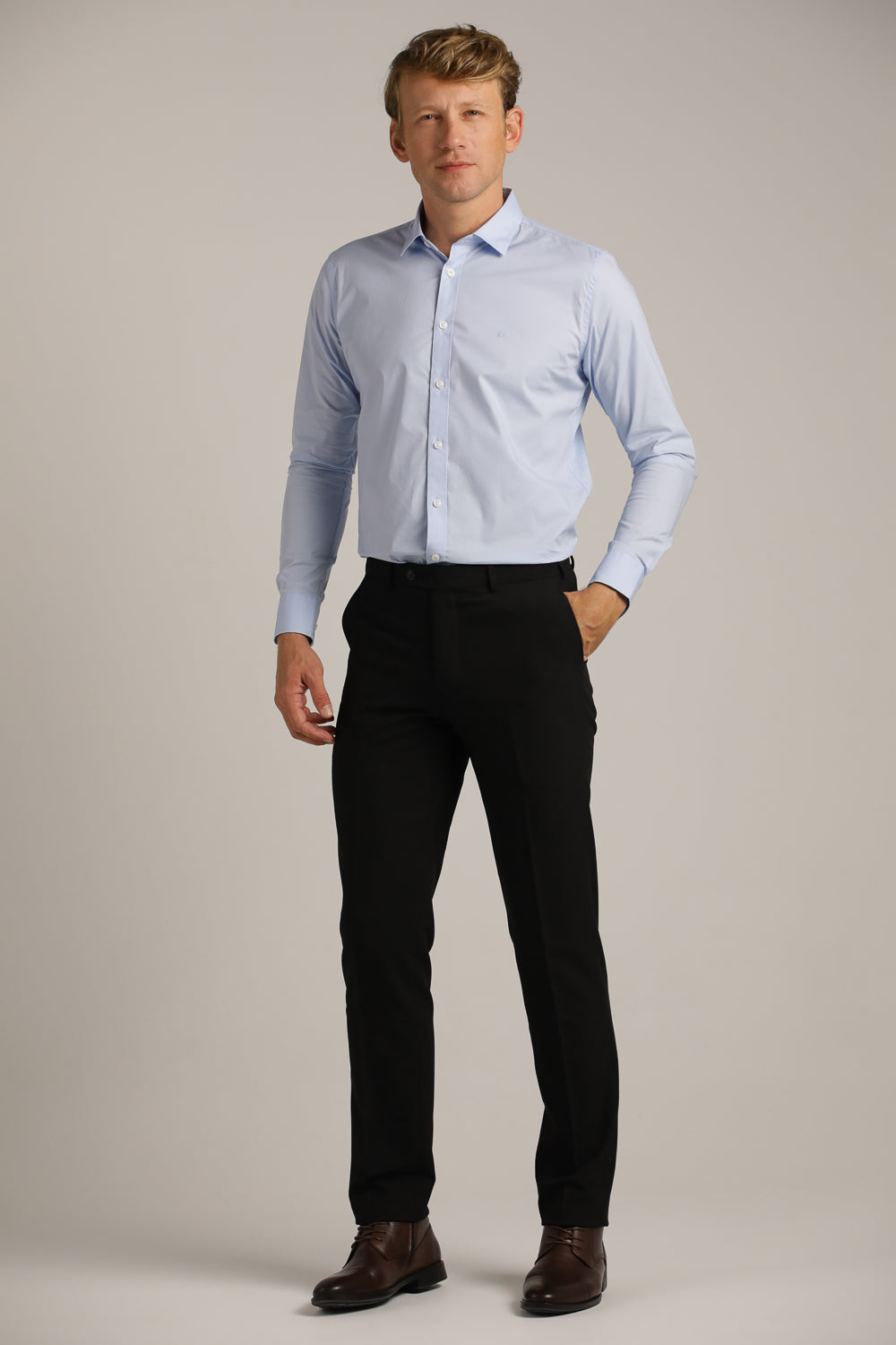 מכנסיים ארוכים בגזרה מחויטת | קנת קול