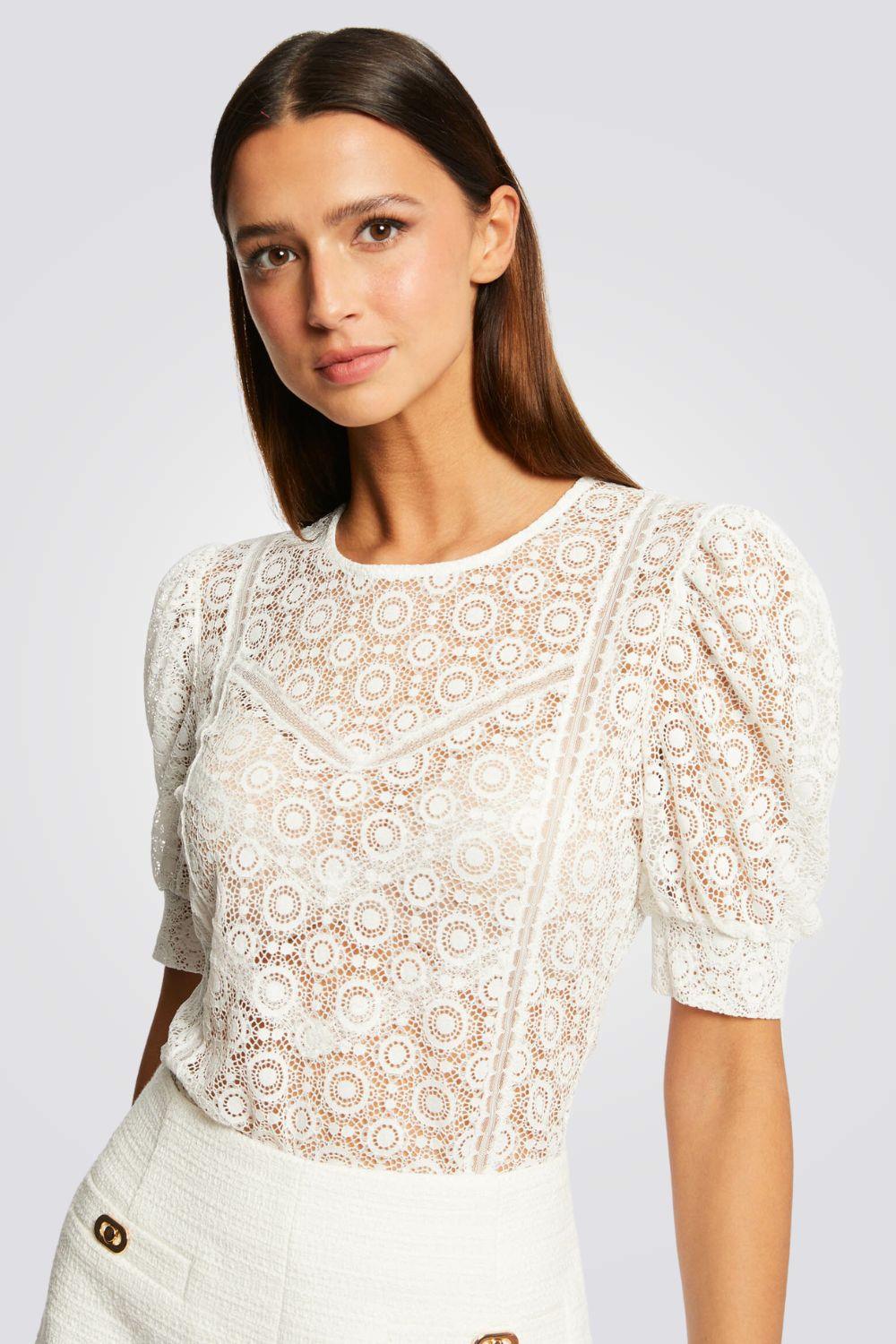 חולצת תחרה קצרה לנשים בצבע לבן - MASHBIR//365