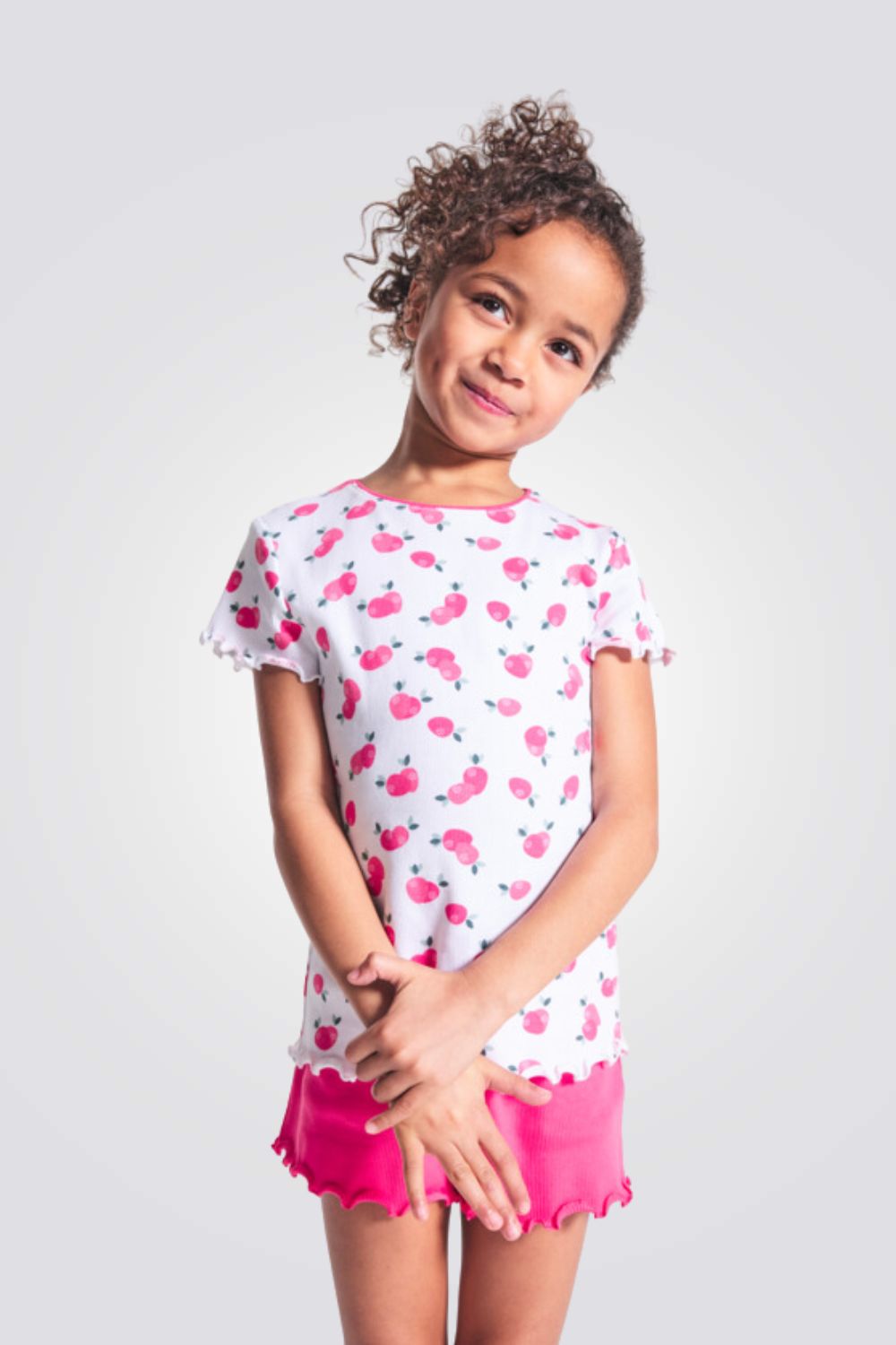 סט פיג'מה קצרה לילדות בהדפס תותים