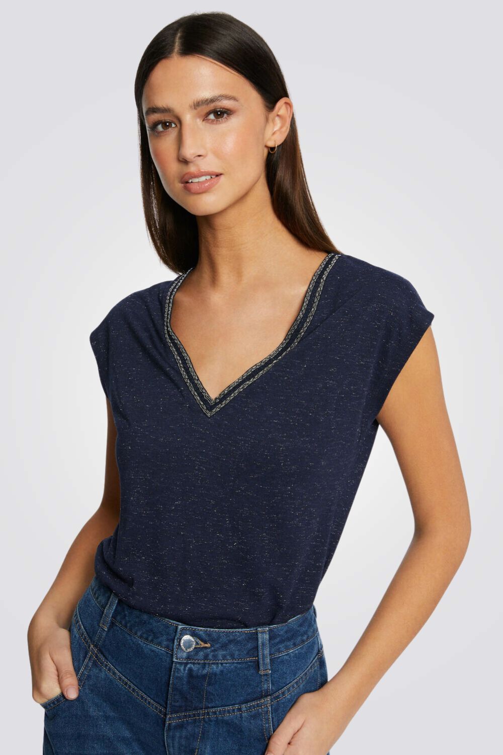 טישירט קצרה לנשים בצבע נייבי