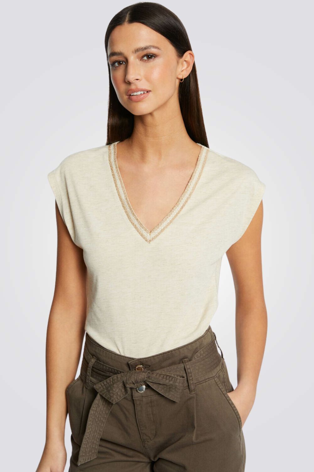 טישירט קצרה לנשים בצב בז'