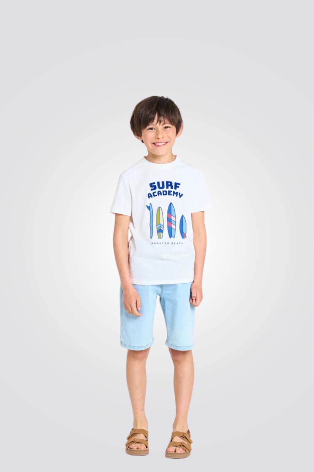 טישירט לילדים בצבע לבן עם הדפס גלשנים