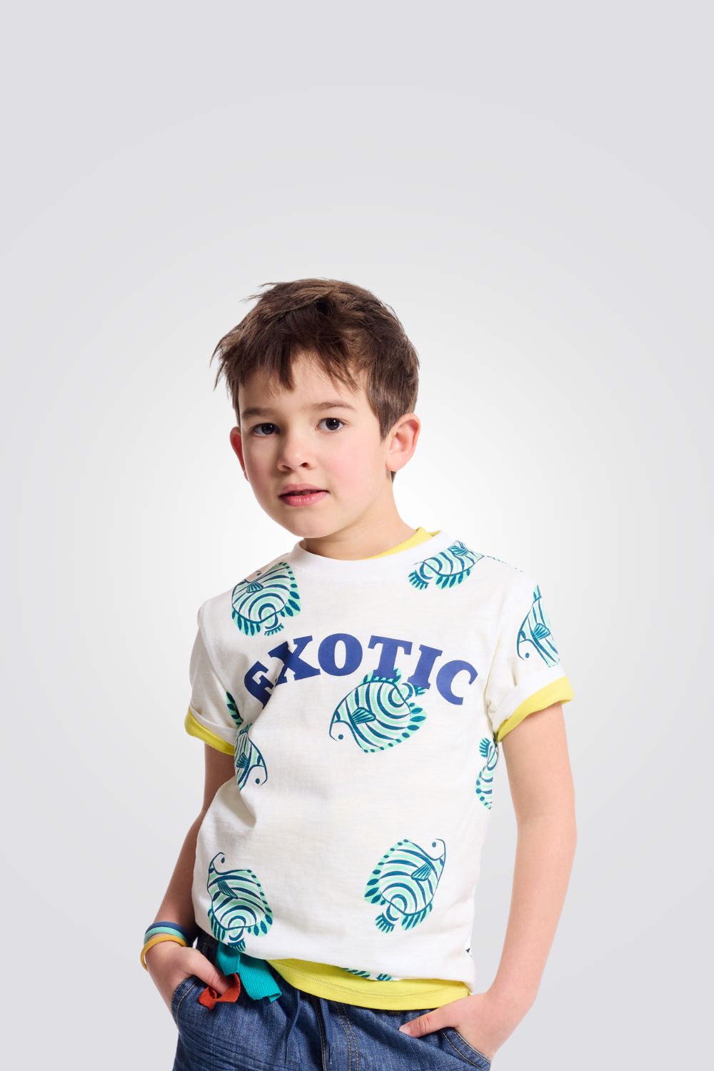 טישירט לילדים בצבע לבן עם הדפס דגים