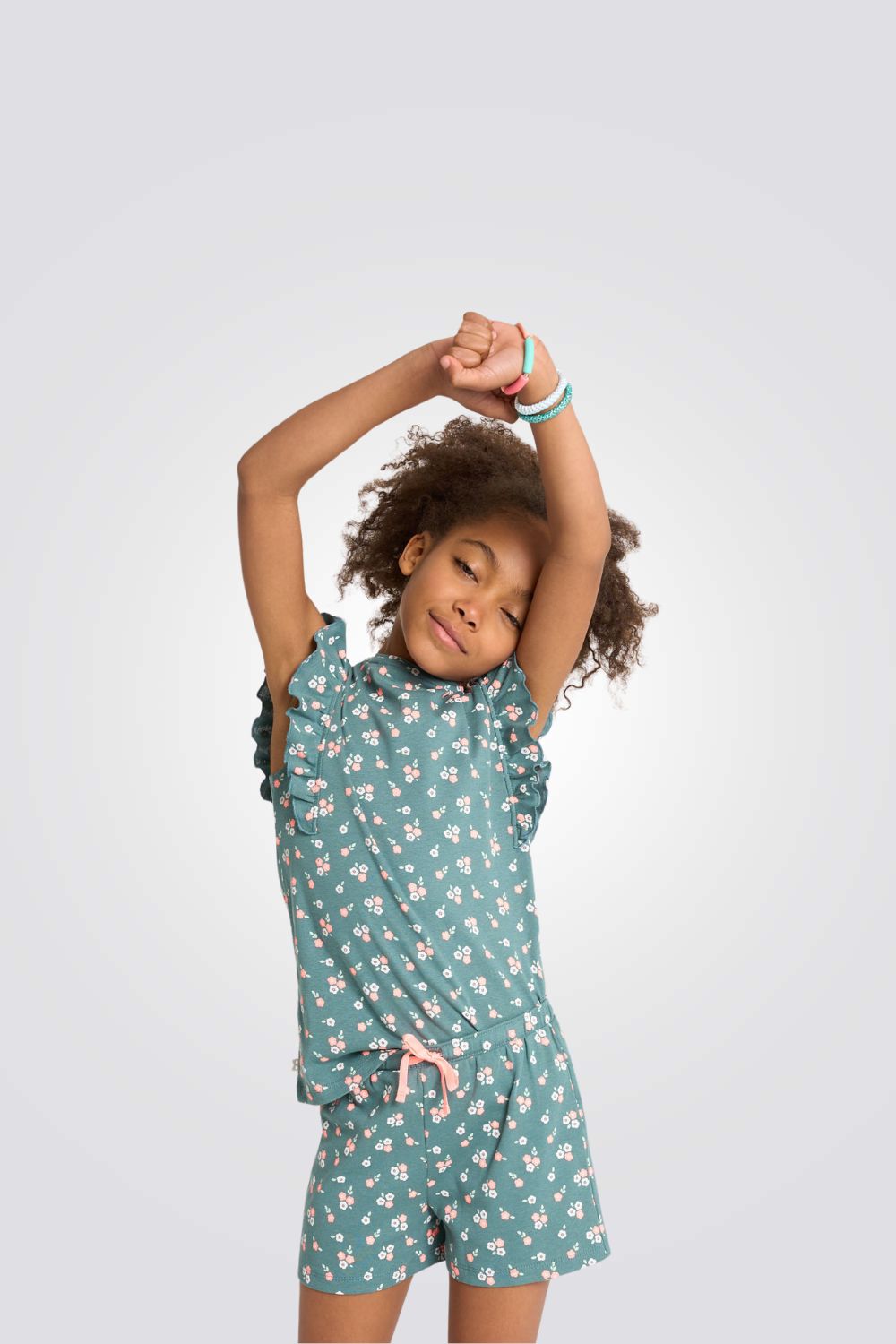 פיג'מה לילדות בצבע ירוק עם הדפס פרחים