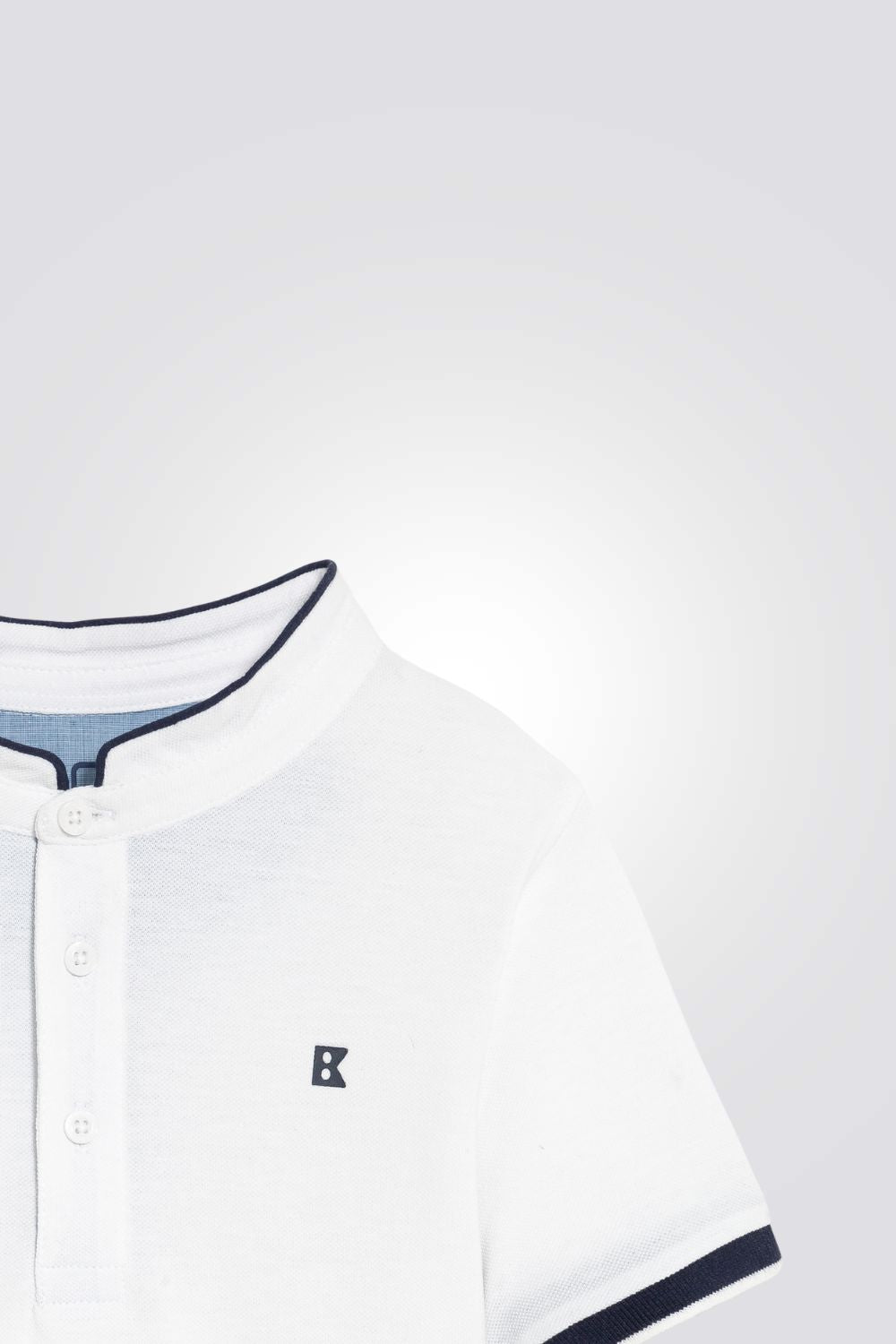 חולצת פולו לילדים בצבע לבן