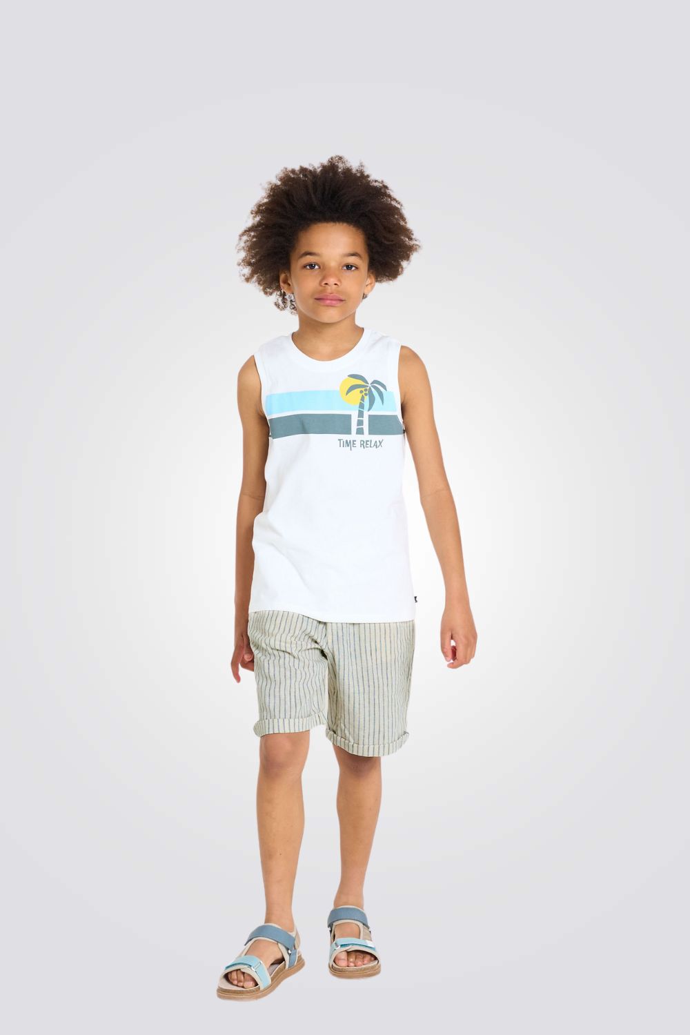 מכנסי ברמודה לילדים בצבע בז' עם פסים