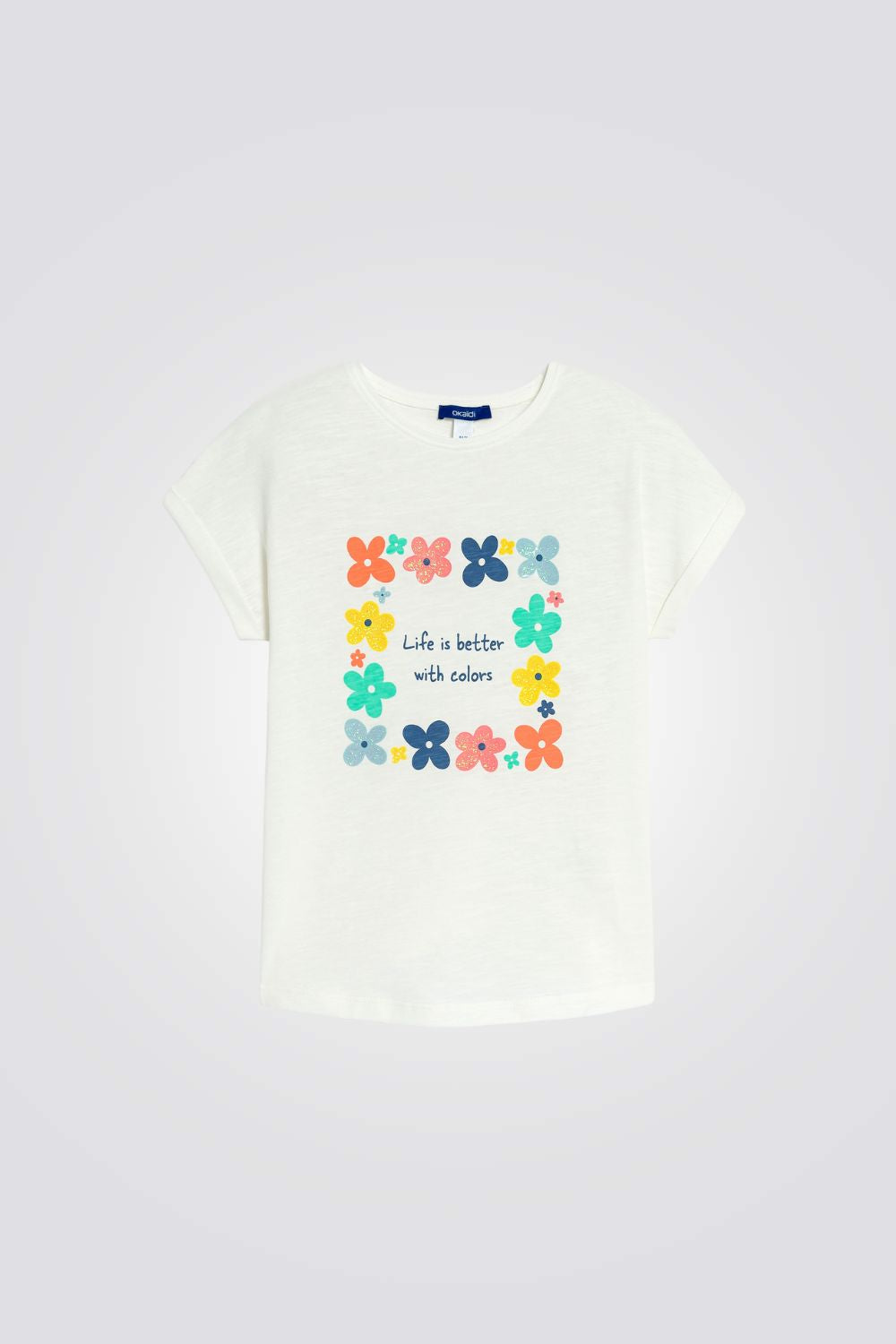 טישירט לילדות בצבע לבן עם הדפס פרחים