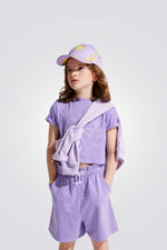 טישירט לילדות בצבע סגול עם הדפס