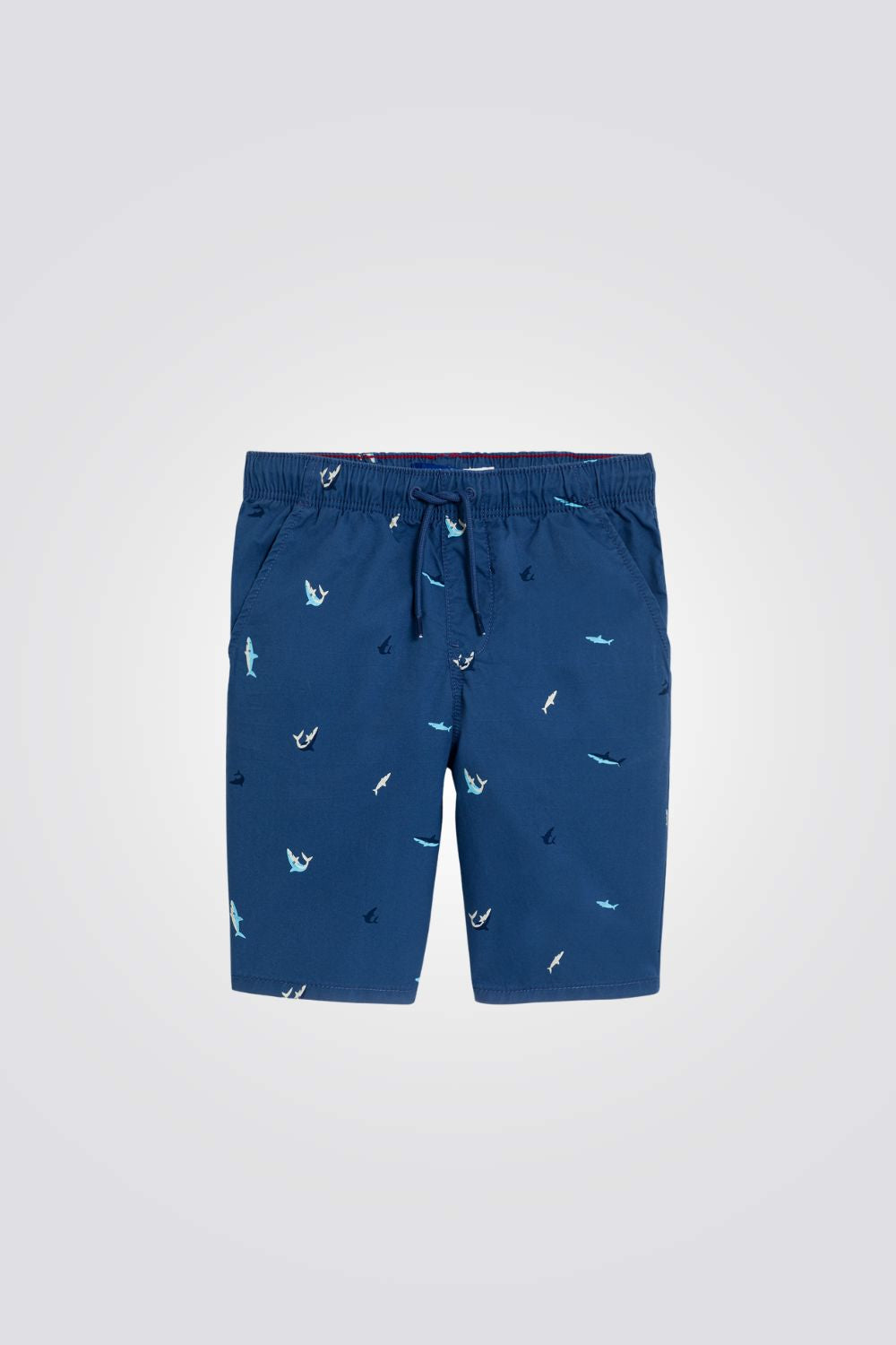 מכנסי ברמודה לילדים בצבע כחול עם הדפס כרישים