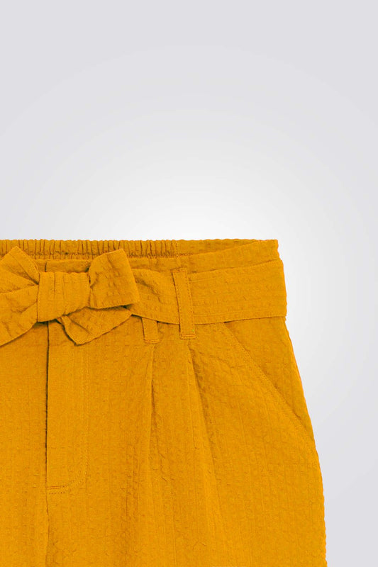 מכנסיים קצרים לילדות בצבע צהוב