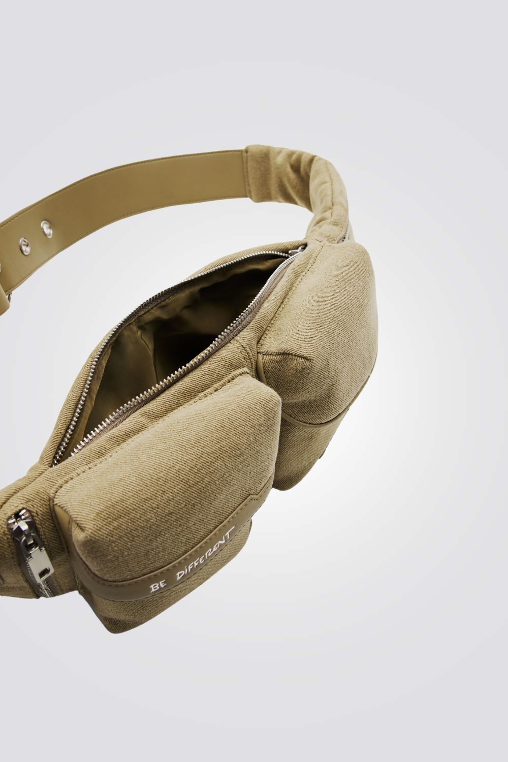 פאוץ' לנשים בצבע חאקי 