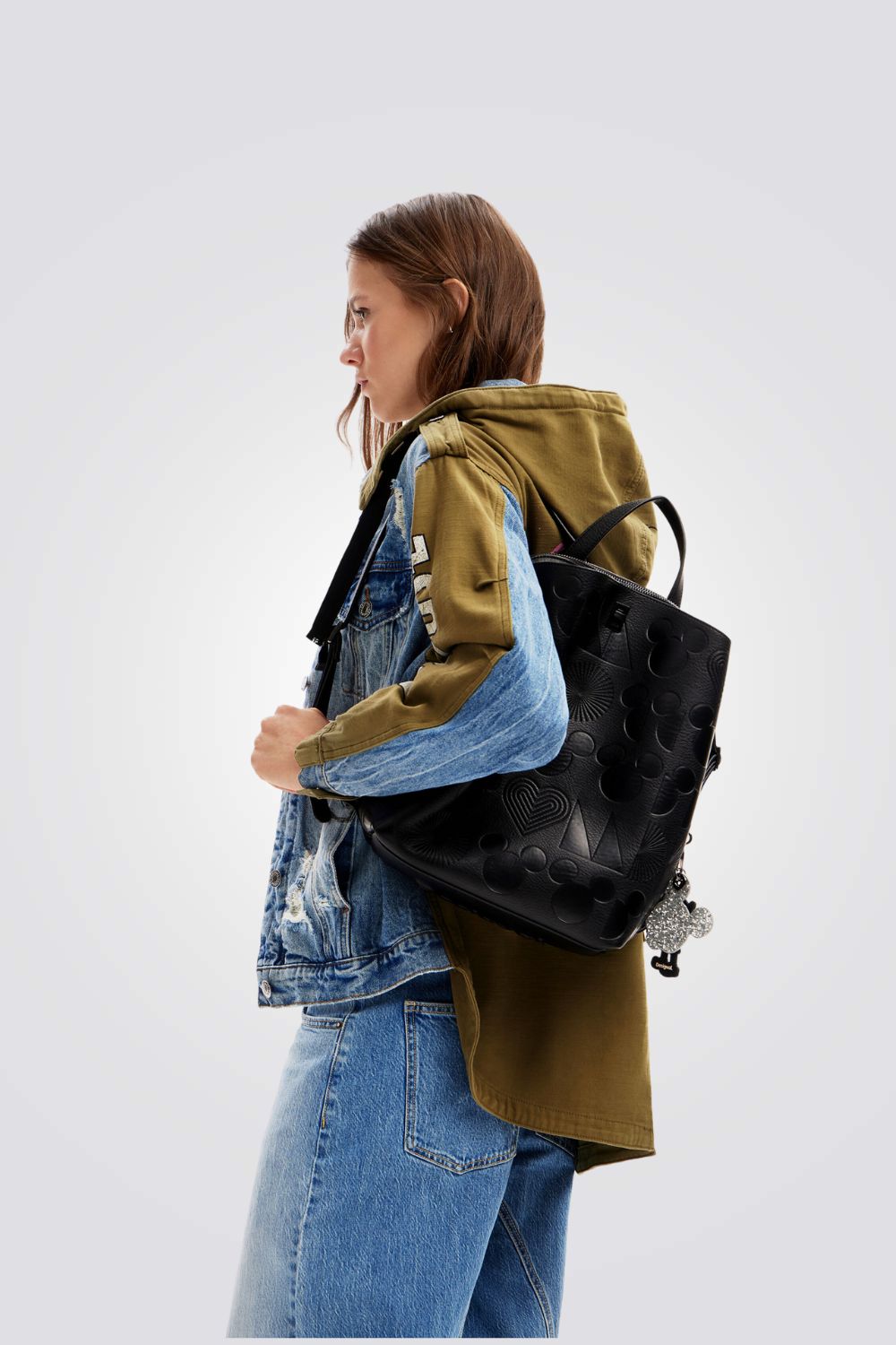 תיק גב לנשים מיקי מאוס בצבע שחור 