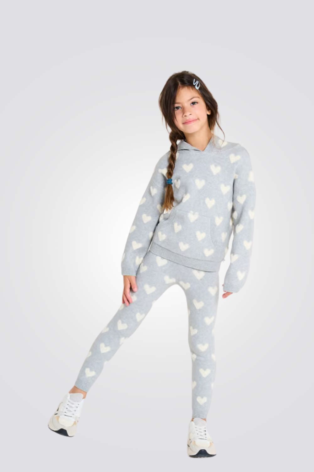 מכנסי סריג בצבע אפור עם הדפס לבבות