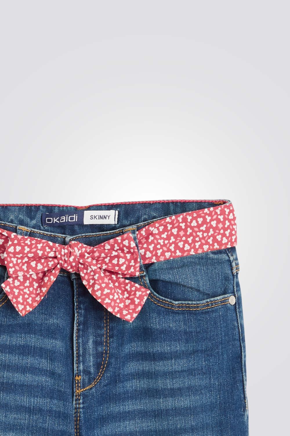 מכנסי ג'ינס לילדות עם חגורה ורודה