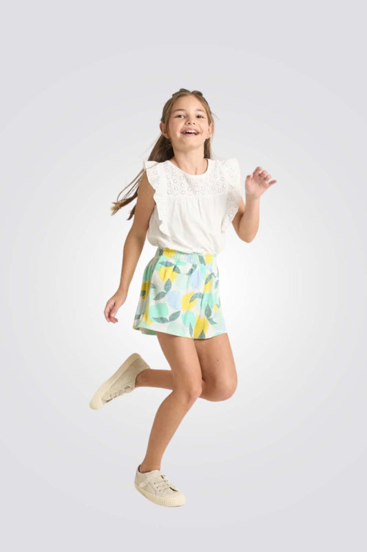 מכנסיים קצרים לילדות עם הדפס עלים צבעוני