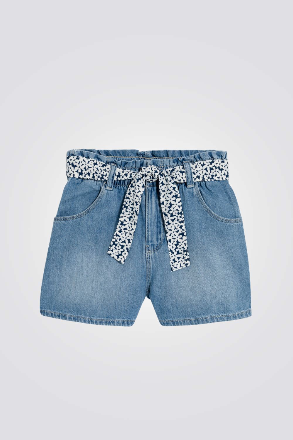  מכנסי ג'ינס קצרים לילדות עם סרט קשירה פרחוני 