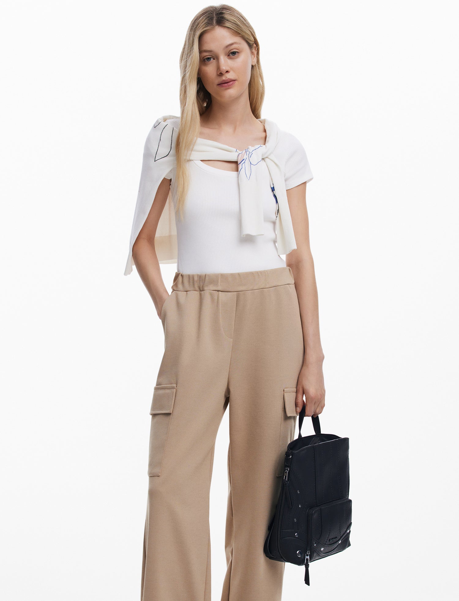 תיק גב אורבני עם ניטים מתכתיים | DESIGUAL